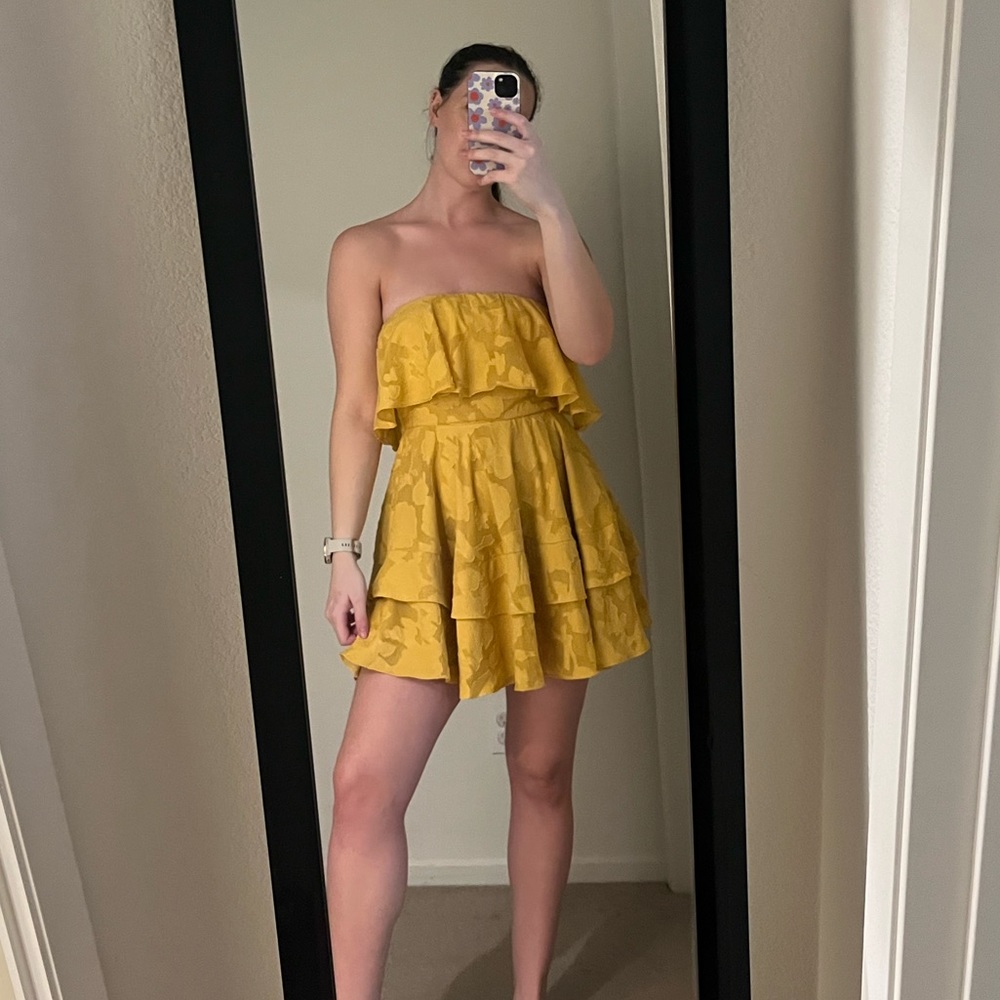 Lulu’s Yellow Strapless Yellow Dress